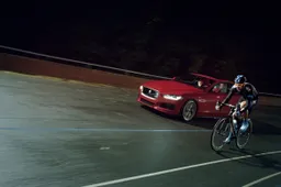 La Jaguar XE ridefinisce il concetto di berlina sportiva per Sir David Brailsford