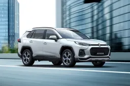 Suzuki Across 2023: cosa cambia con il restyling