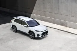 Suzuki Across 2021: Listino Prezzi, Dimensioni, Interni, Motori