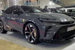 Ecco il Kit che trasforma la Toyota in una Ferrari Purosangue: la somiglianza è incredibile