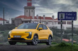 Aiways U6: prezzo, interni, dimensioni, prova in anteprima