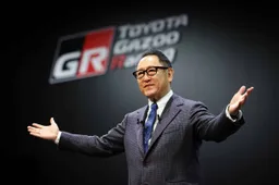 Akio Toyoda lascia Toyota: il CEO paga le sue posizioni anti-elettrico?