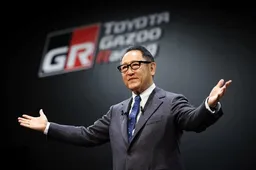 Il mercato dell'elettrico rallenta, Akio Toyoda ne approfitta: “l’avevo detto, non c’è solo l’elettrico”
