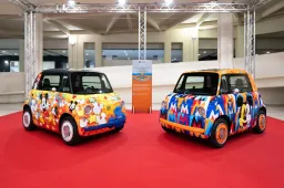 Le Topolino Mickey Mouse protagoniste al Lingotto di Torino: colorate e pop