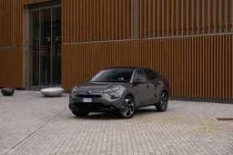 Citroen C4 X BlueHDi: prova su strada,  interni, dimensioni, consumi, prezzo