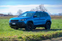 Jeep Cherokee Trailhawk | Prova su strada, prezzi, interni, motore
