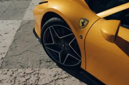 70enne a 220 km/h sulla Ferrari: il pensionato verso guai seri