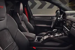 Interni Porsche Cayenne GTS: tripudio di Alcantara per il SUV tedesco