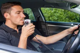 L’alcolock è legge, ma passeranno mesi (se non anni) prima del suo arrivo