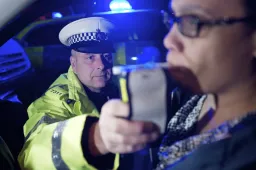 Bere alcool prima di guidare: ecco la soluzione per non farsi ritirare la patente