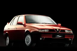 Alfa Romeo 155: la campionessa del DTM compie 30 anni