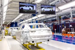 Alfa Romeo Giulia e Stelvio elettriche: la produzione sarà in Italia