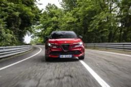 Alfa Romeo Junior Q4 debutta al Bruxelles Motor Show 2025