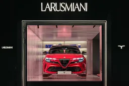 Alfa Romeo Junior si presenta al pubblico nella vetrina Larusmiani