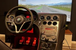 Il simulatore di guida che non ti aspetti: è il sogno di ogni alfista