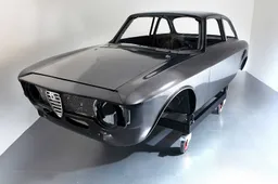 Alfaholics GTA-R 300: una Giulia d’epoca rinasce grazie al carbonio