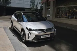 Renault Scenic E-Tech: dimensioni, interni, motori, prezzi