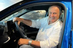 Gerry Scotti stuzzica la Ferrari: “lui serviva davvero? Ora è un problema”