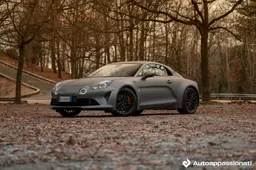 Alpine A110S: prova su strada, interni, motore e prezzo