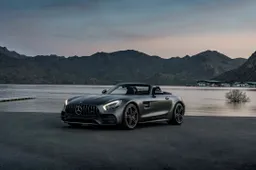 La Mercedes-AMG GT C Roadster protagonista al Salone di Torino