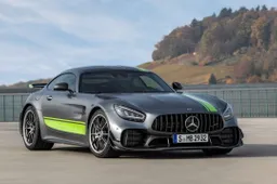 Mercedes - AMG GT R PRO: tra le stelle lei brilla di più