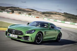 Mercedes-AMG GT R porta al debutto nuove tecnologie