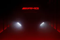 <strong>Mercedes, mezzo passo indietro sull'elettrico? Continuerà a investire sul termico</strong>