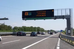 Esodo estivo 2025: traffico in tilt già a luglio, ma i cantieri restano al loro posto
