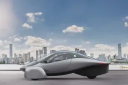 L'auto a energia solare c'è già: com'è andato il suo primo viaggio