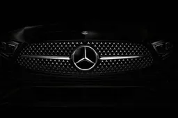Stella Mercedes-Benz: l’origine di uno dei simboli più famosi del mondo