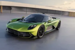 Aston Martin Valhalla 2025: la hypercar inglese è una F1 stradale