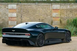 Aston Martin Victor: una one-off da 836 CV con cambio manuale