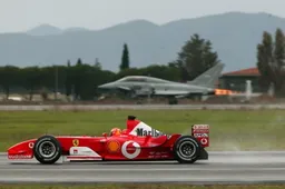 Ferrari 2003 GA VS Eurofighter Typhoon: quando Schumacher sfidò il re dei cieli [VIDEO]