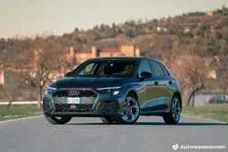 Audi A3 Sportback 40 TFSI e: prova su strada, interni, motore e prezzi