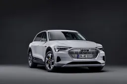 Audi e-tron 50 quattro: arriva la batteria da 71 kWh e cala il prezzo