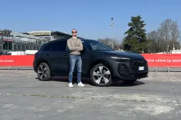 Prova Audi Q5 2025: lunga vita al Diesel, ora con l'ibrido plus. Prezzi e info