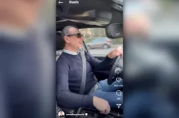 La vera auto di Amadeus è un'americana con tanti cavalli