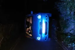 Sesso in auto? Sì ma state attenti al freno a mano!