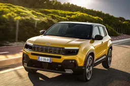 Jeep Avenger è l'Auto dell'Anno 2023, prima vittoria americana