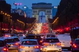 Incentivi auto elettriche in base al reddito? In Francia fanno così