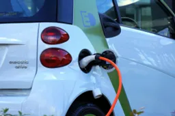 Norvegia da record: le auto elettriche superano le benzina. I motivi del successo