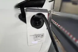 Conosci il “Metodo del Cartoncino”? La soluzione al problema delle ricariche elettriche