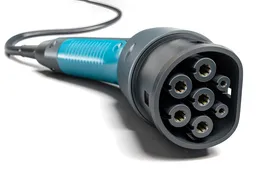 Come ricaricare l’auto ibrida plug-in: risposte per i meno esperti