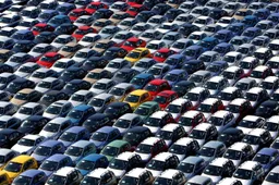 Mercato auto: nel 2021 sono aumentati i prezzi del nuovo del +2,6%. Tutti i dati