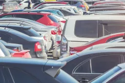 Auto usate, prezzi in calo nel 2025: il vero affare è (ancora) la benzina