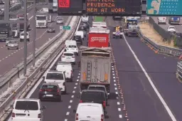Sull’autostrada A4 il caldo estremo deforma l’asfalto: traffico in tilt