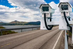 Autovelox SafeDrive: può davvero multare chi usa il cellulare alla guida? Ecco la verità