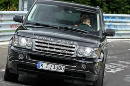 Bambino alla guida al Nurburgring: scattano le polemiche