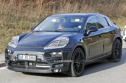 Porsche Macan elettrica si mostra con meno camuffature [FOTO SPIA]