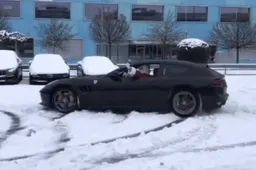 Babbo Natale sulla GTC4 Lusso? Qualche traverso dopo lo stress della consegna dei regali [VIDEO]